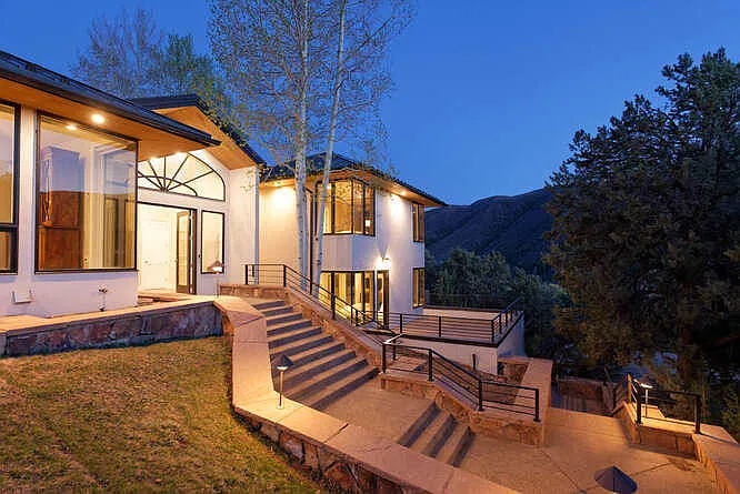 5 bed, 6.5 bath, 6263 sqft, $50,000 — Photo 2