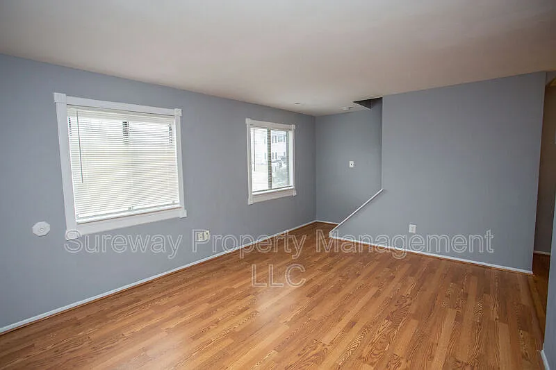 3 bed, 2.0 bath, 1360 sqft, $2,400 — Photo 3