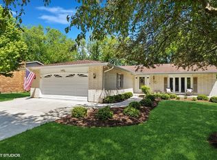 1433 N King George Ct, Palatine, IL 60067