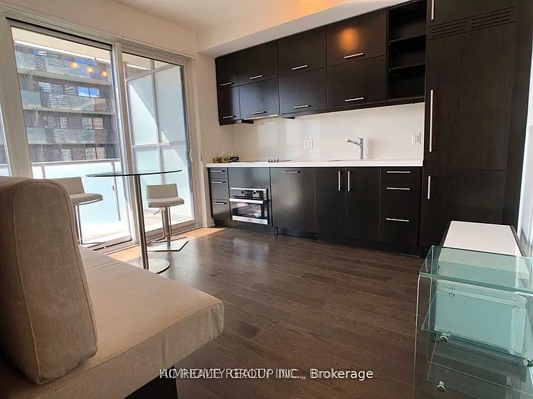 1080 Bay St #707 — Photo 4