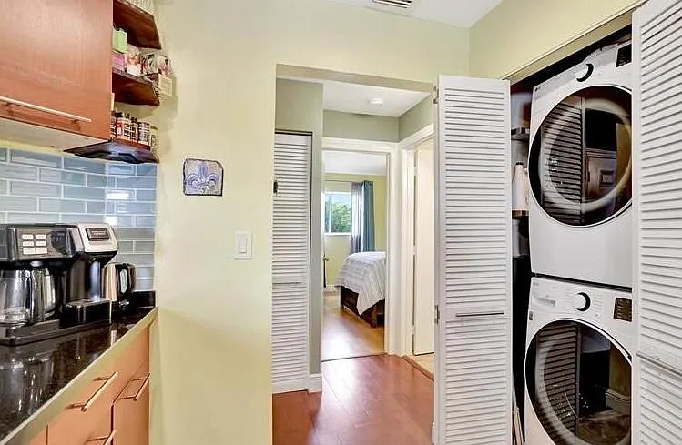 2 bed, 1096 sqft, $2,100 — Photo 4