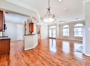 5904 Center St, Houston, TX 77007