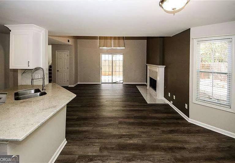 121 Stoneforest Dr — Photo 17