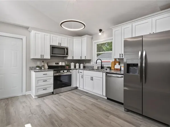 212 Woodbury Forrest Dr, Hampton, VA 23666