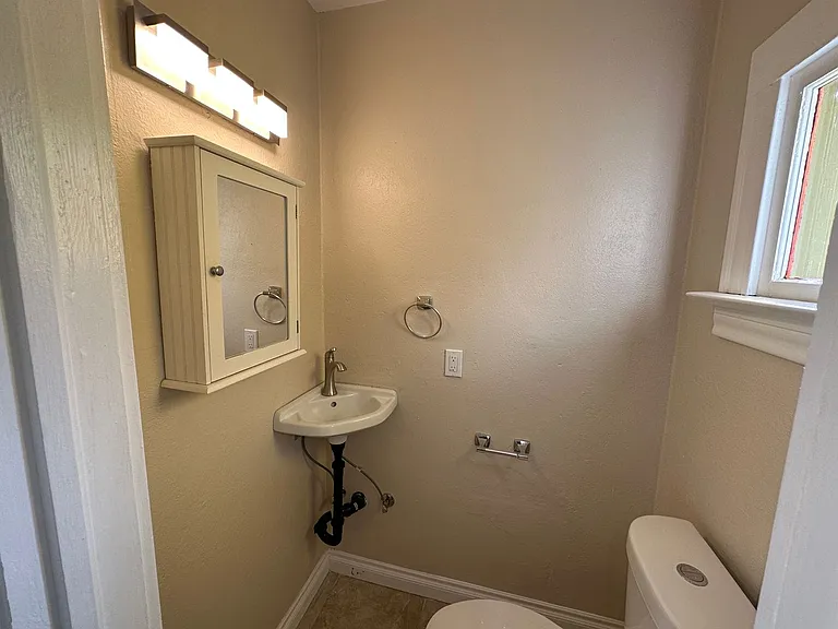 678 N Shaffer St — Photo 32
