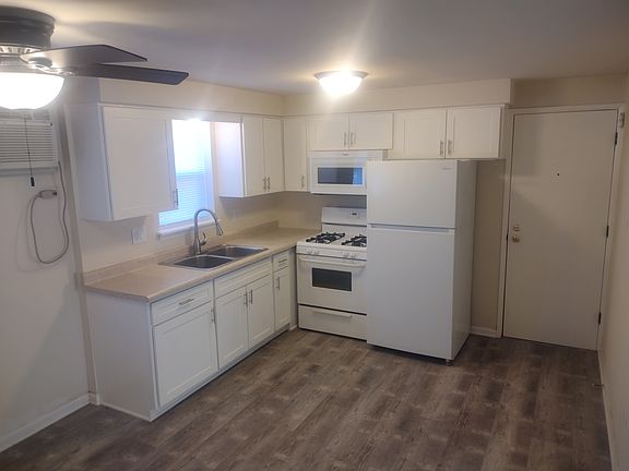 2nd image of 10901 S Lloyd Dr #2