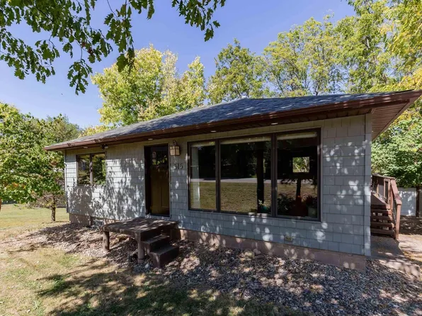515 Reynolds St, Le Claire, IA 52753