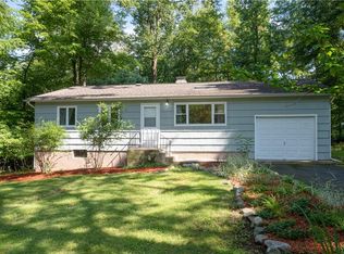30 Margetts Rd, Chestnut Ridge, NY 10977