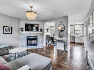 101 Village Ln, Branford, CT 06405