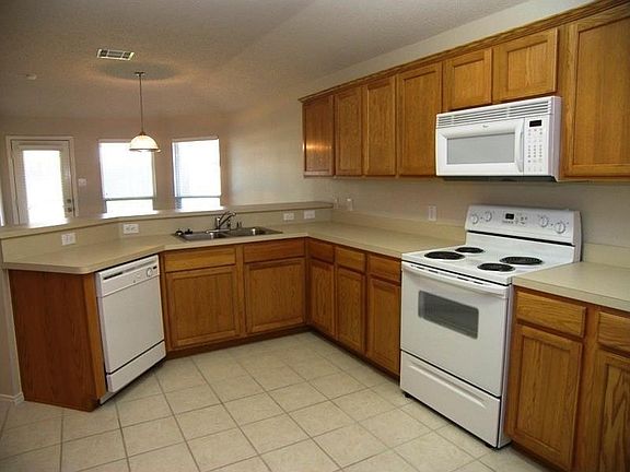 4th image of 9936 Nixon Dr