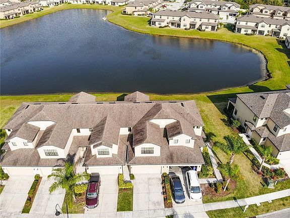 3rd image of 2379 Seven Oaks Dr