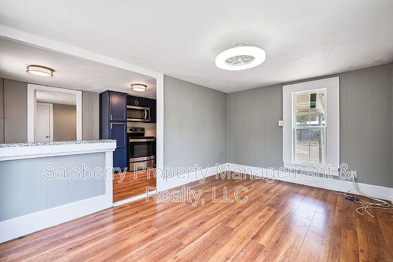 1st image of 304 Bryan St #B
