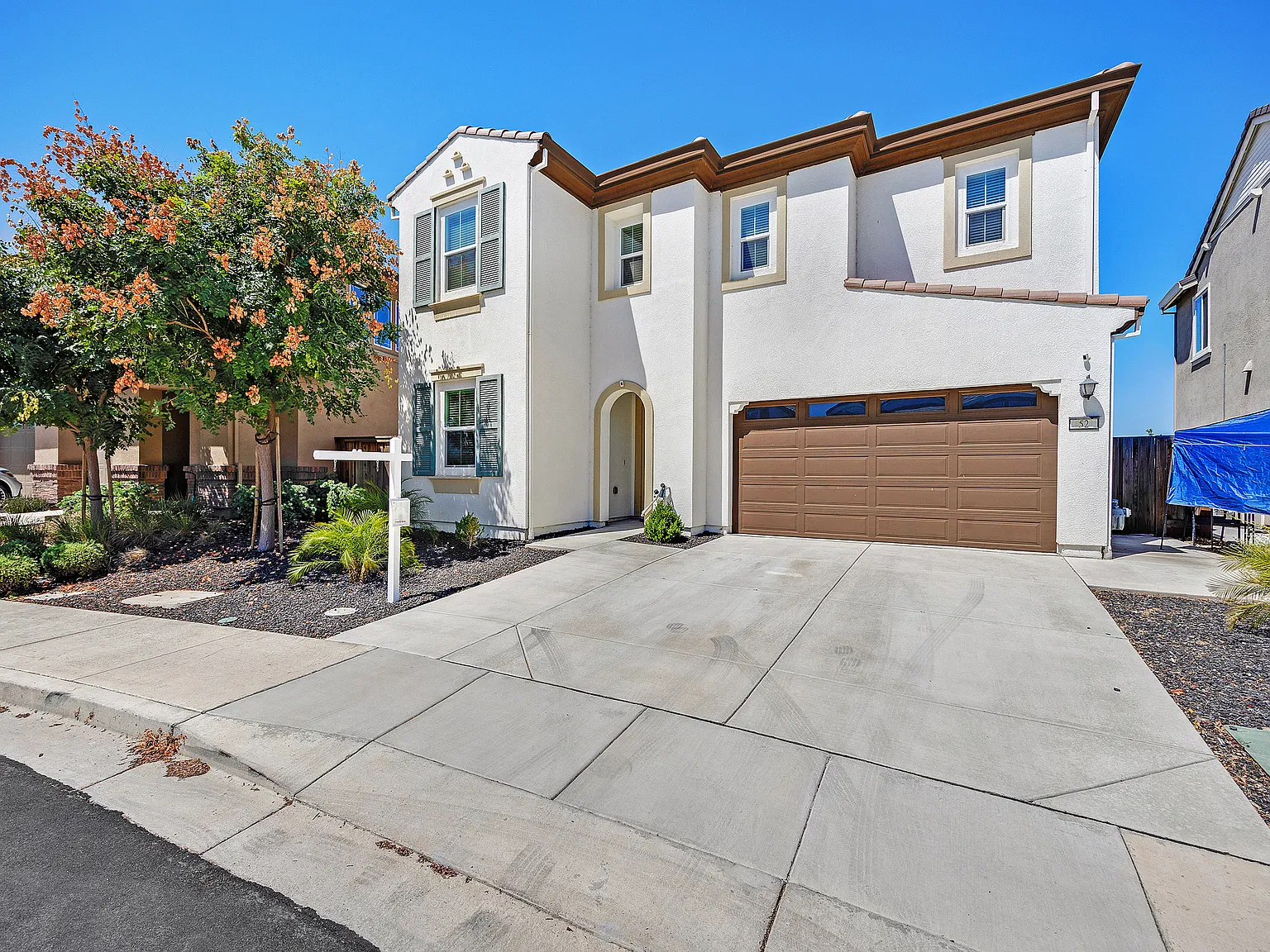 4 bed, 2206 sqft, $3,950 — Photo 1