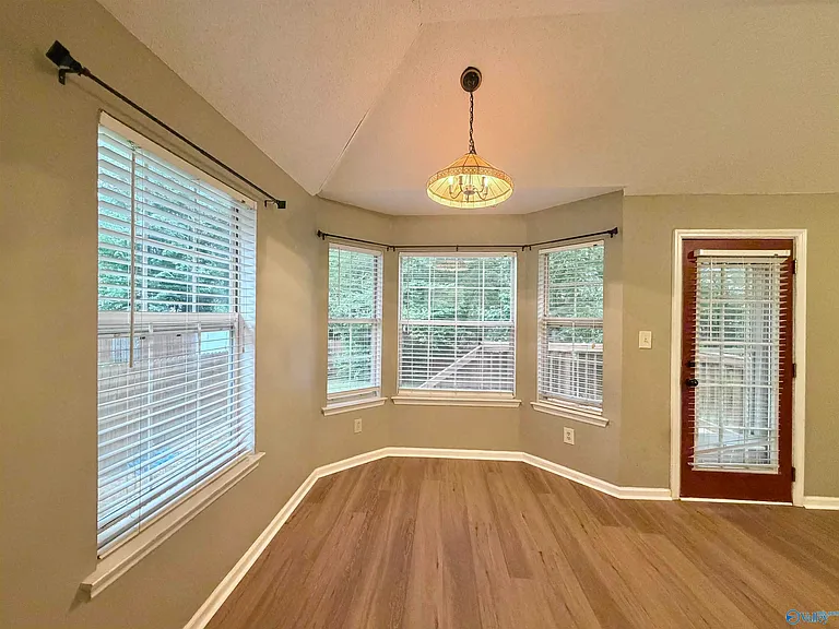 105 Sugarwood Ct — Photo 10