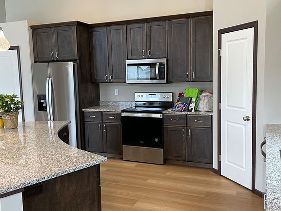 4th image of 1066 Ashley Dr W