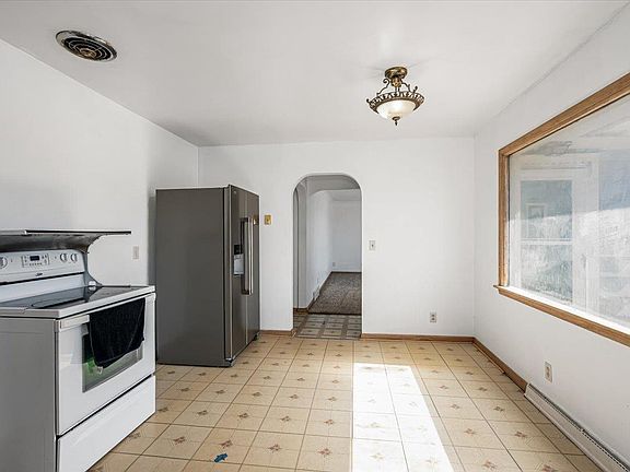 3rd image of 403 N 12th St