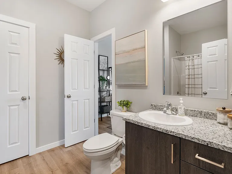 665 E Forest St — Photo 18