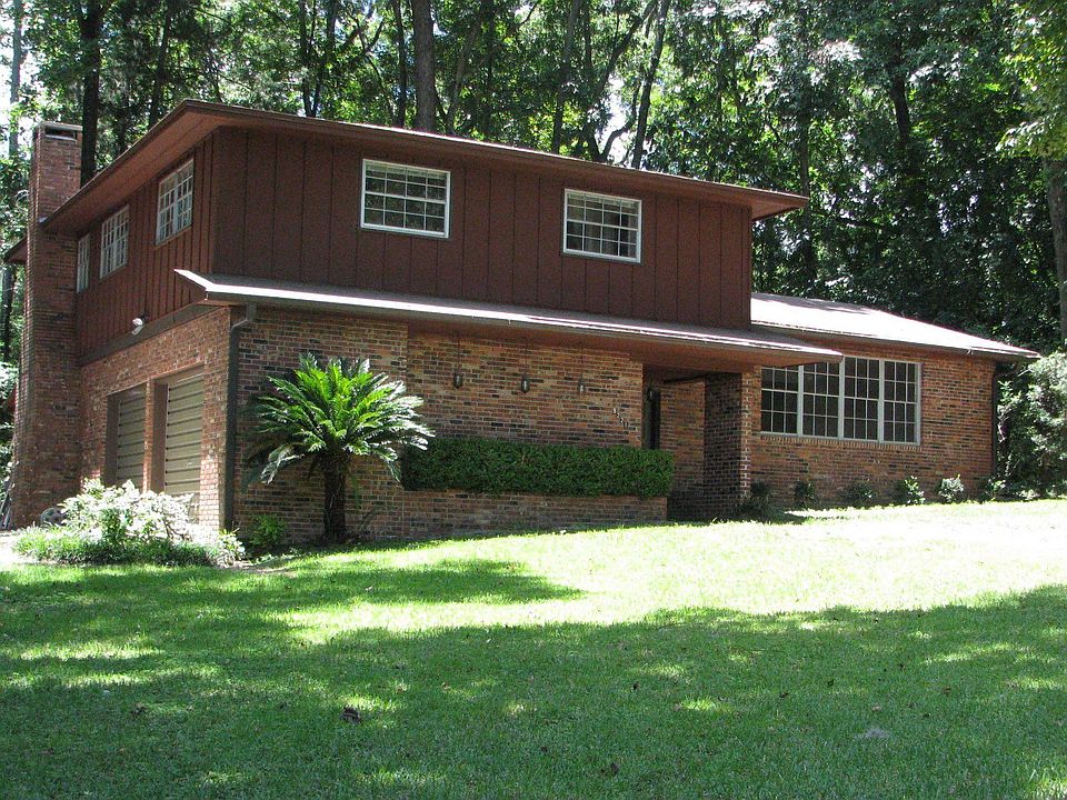 Tri-Level floorplan on 1/2 acre