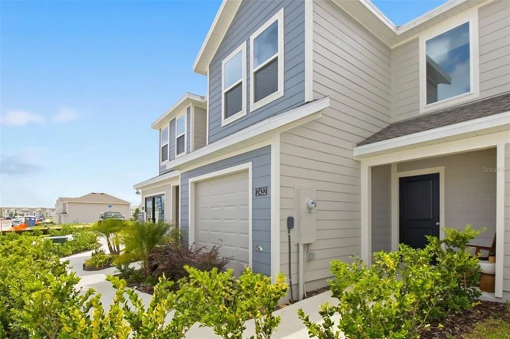 3 bed, 2.5 bath, 1386 sqft, $1,850 — Photo 2