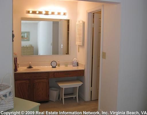 4th image of 405 Harbour Point APT 101