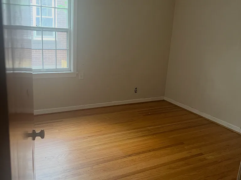 114 Ridgeway Ave — Photo 4
