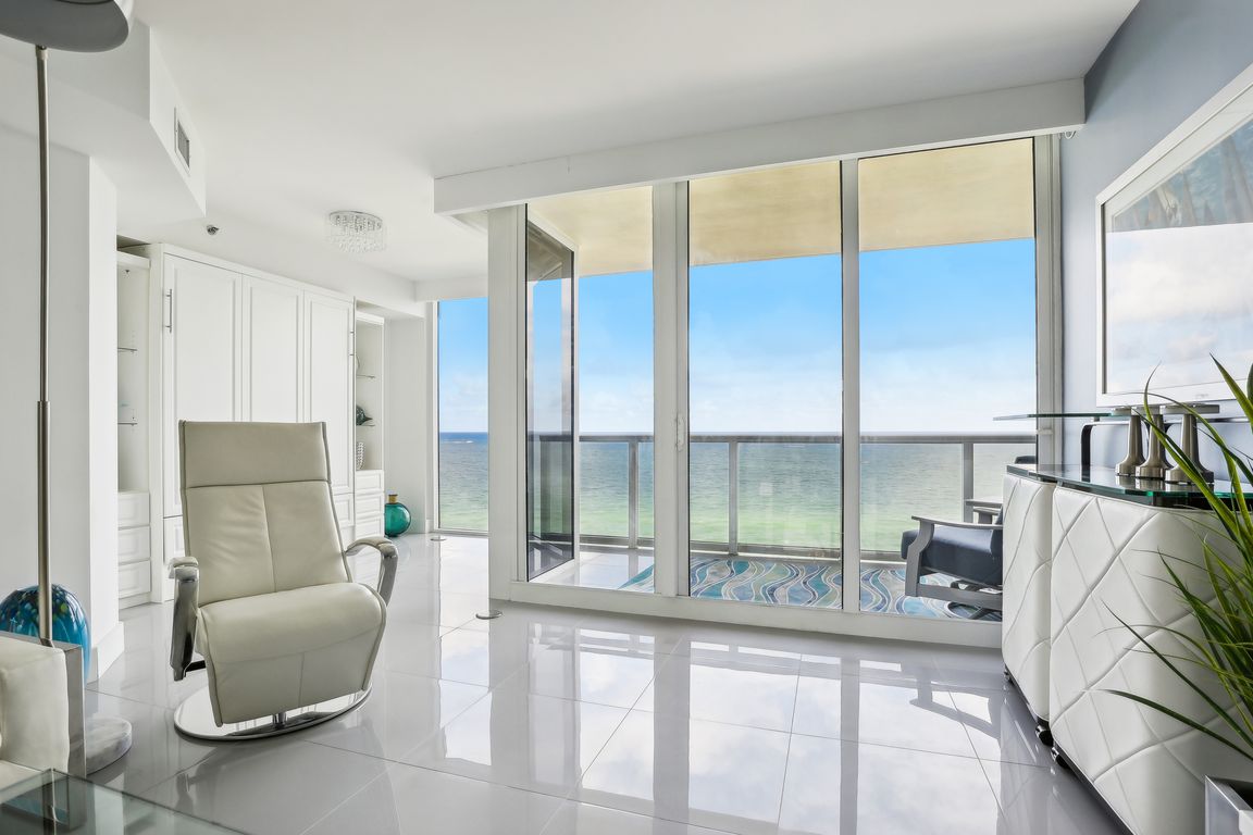 Collins Ave 1406-004.jpg