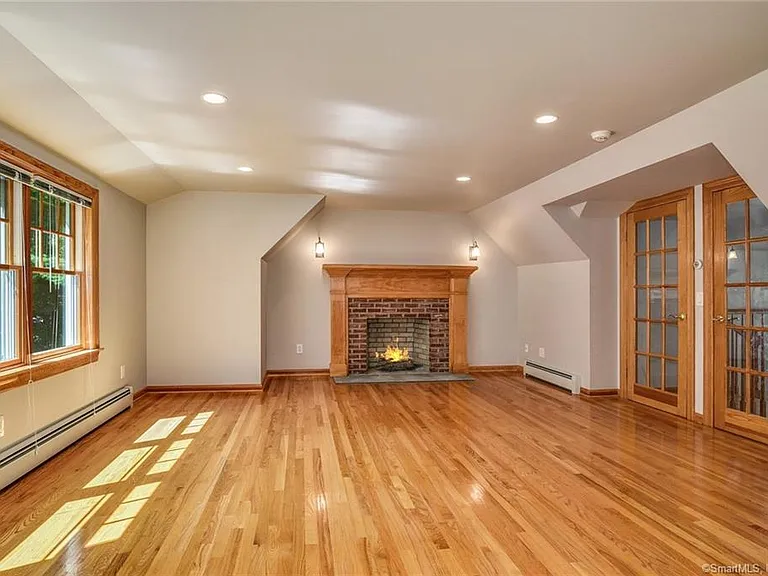 10 Fernwood Rd — Photo 10