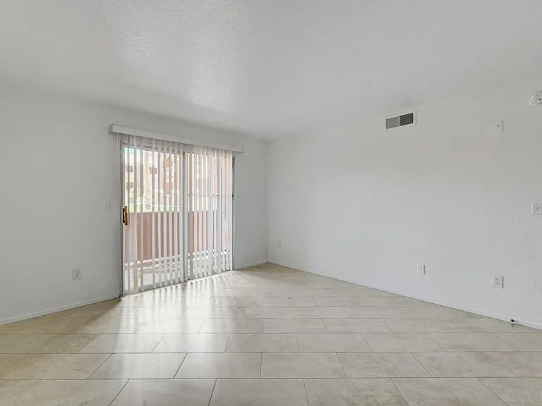 8101 W Flamingo Rd #1017-BLD3 — Photo 3