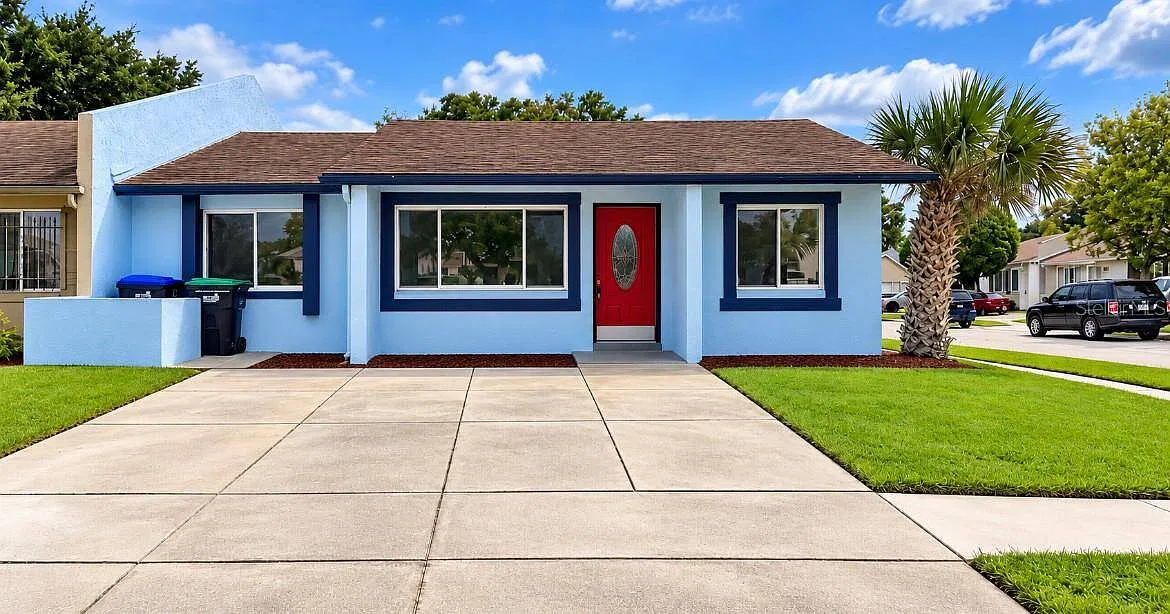 3 bed, 2.0 bath, 1045 sqft, $2,100 — Photo 1