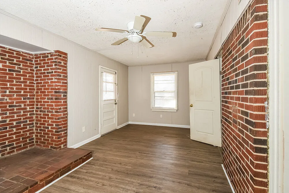 3 bed, 1.5 bath, 1264 sqft, $1,835 — Photo 4