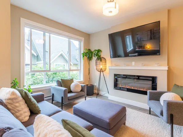 1405 Dayton St #104, Coquitlam, BC V3E 0L4