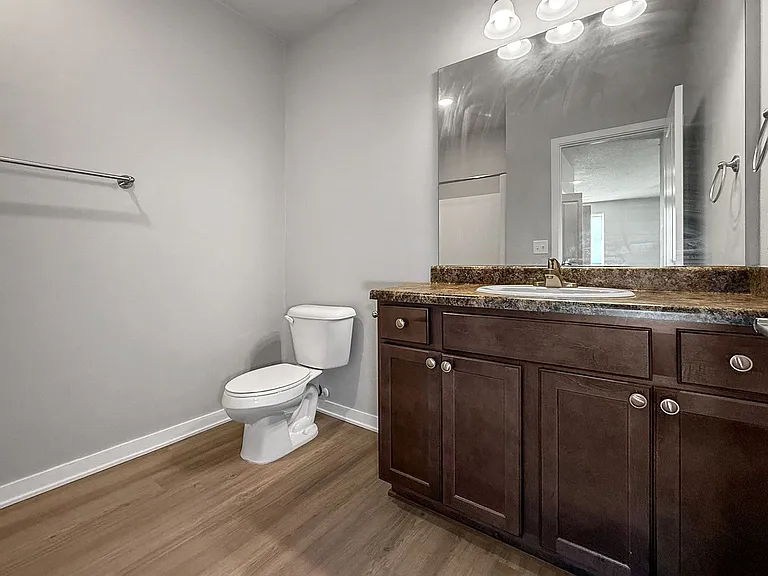 Parkside Luxury Apartments — Photo 21