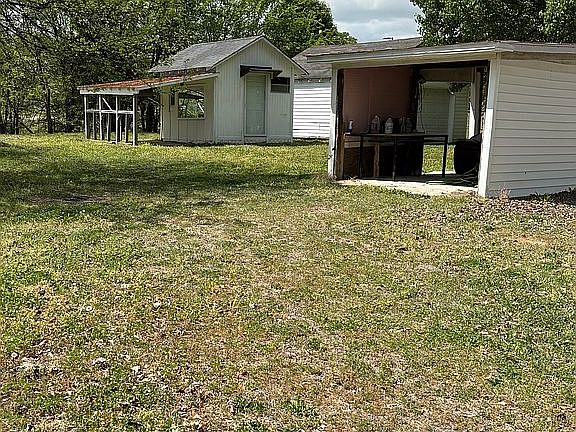 Detached garage 