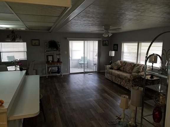 3rd image of 856 Cashew Cir