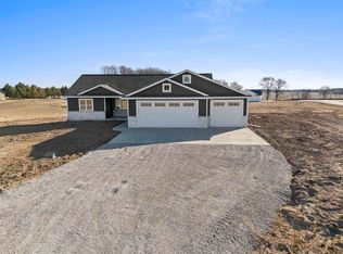7569 Highland Meadow Ct, Pulaski, WI 54162