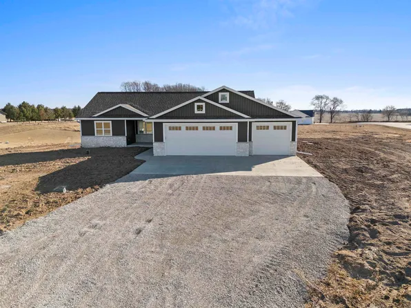 7569 Highland Meadow Ct, Pulaski, WI 54162