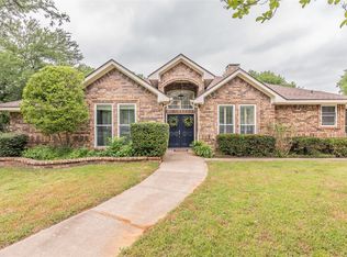 800 Shady Glen Ct, Fort Worth, TX 76120