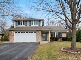 26 Blackhawk Dr, Schaumburg, IL 60193