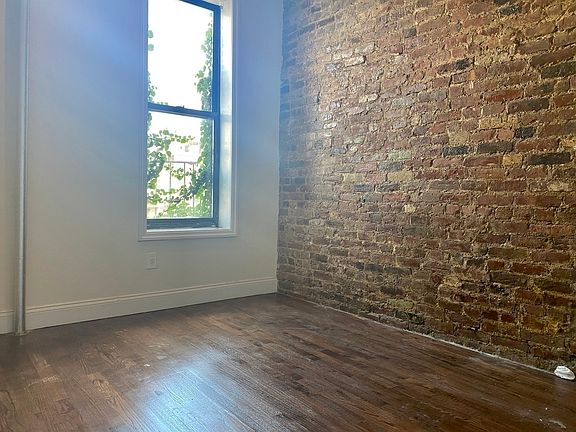 5th image of 215 E 4th St #1C