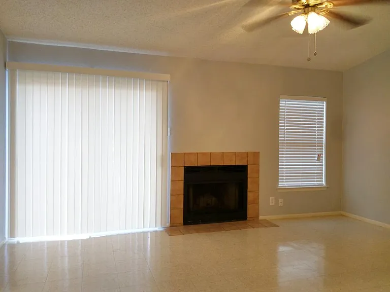 2527 Corian Glen Dr — Photo 2