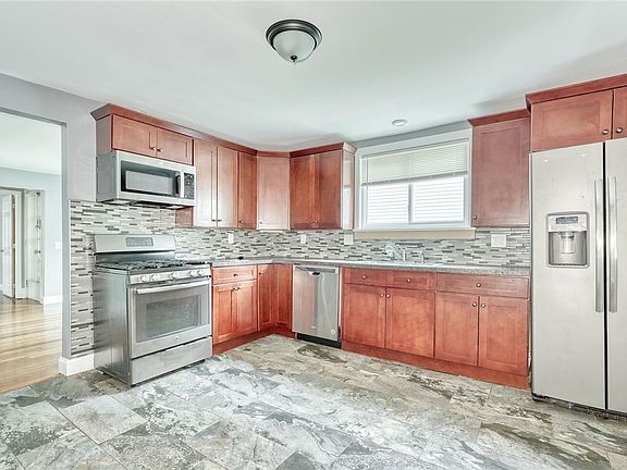 3rd image of 27 Cypress St
