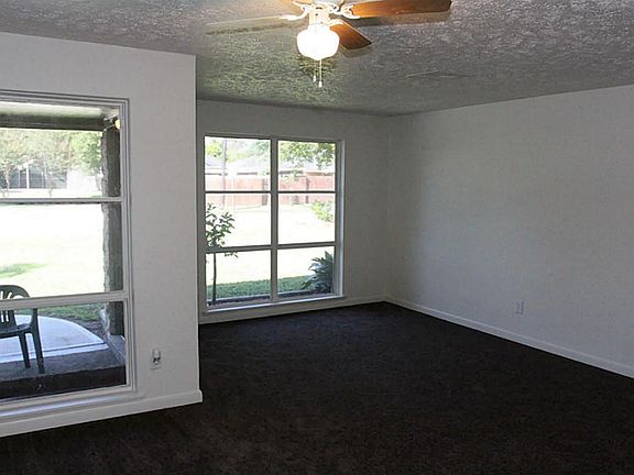 3rd image of 912 Sherwood Dr