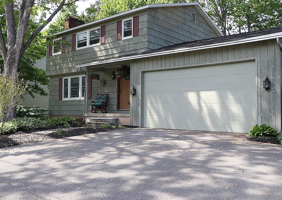 1st image of 110 Fleetwood Ln