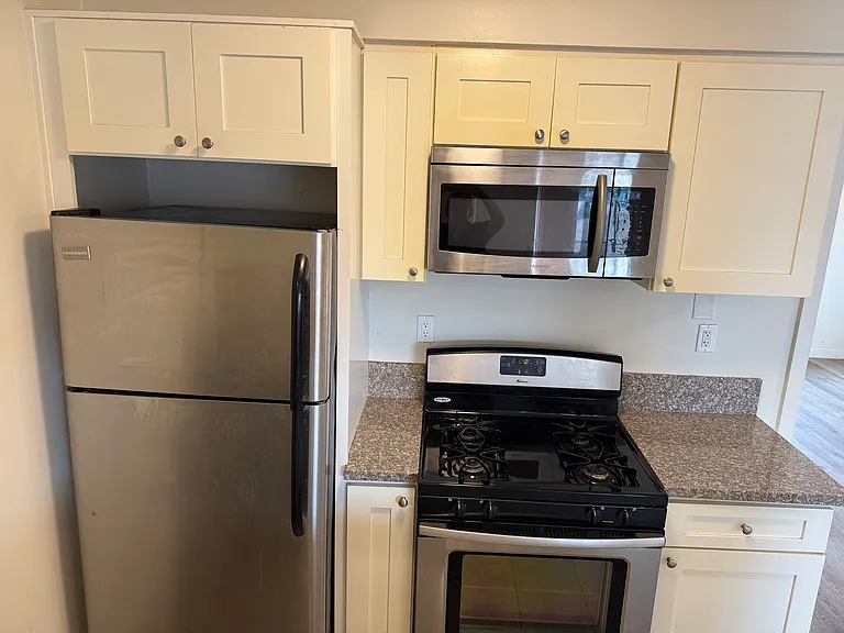 1754 Pine Ave #9 — Photo 13