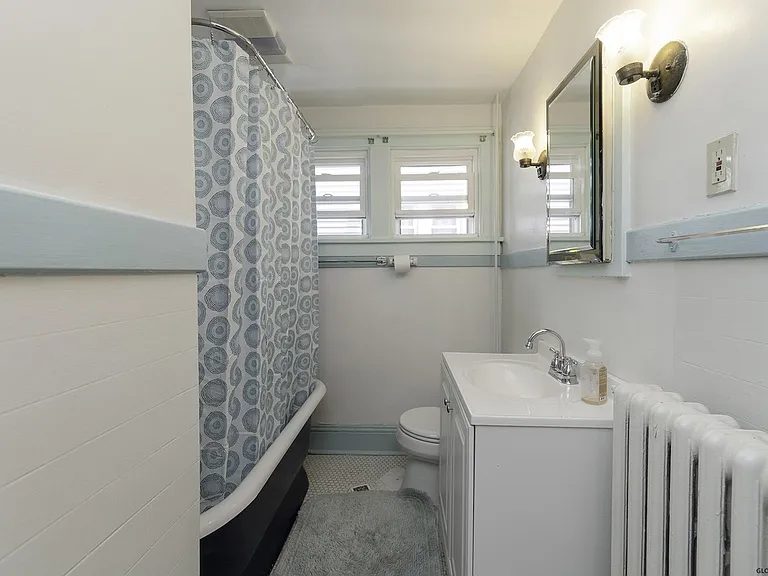 110 Hollywood Ave #1 — Photo 5