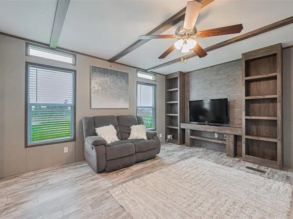 1122 Road 57221, Cleveland, TX 77327