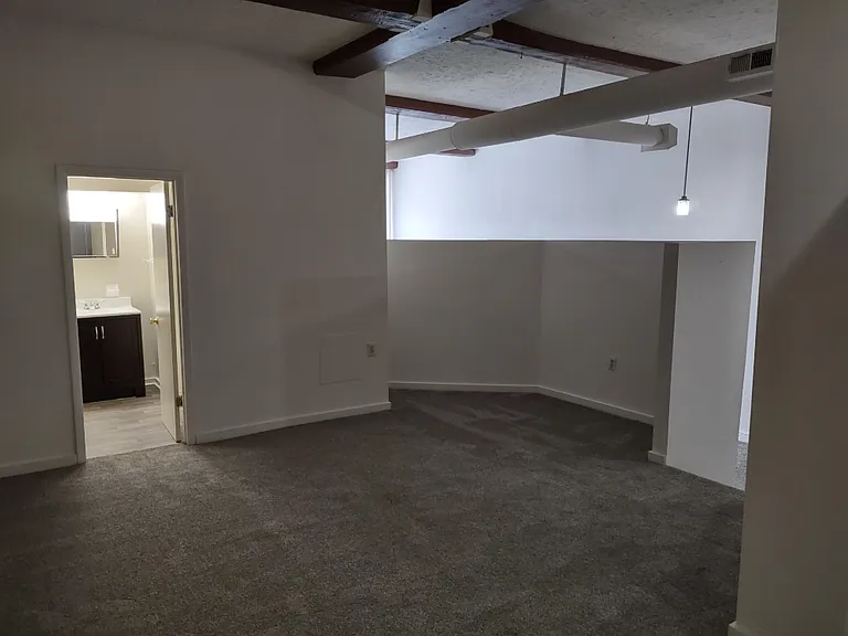 Marlboro Classic Apt & Redwood Square — Photo 121
