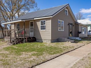 320 6th St SE, Independence, IA 50644