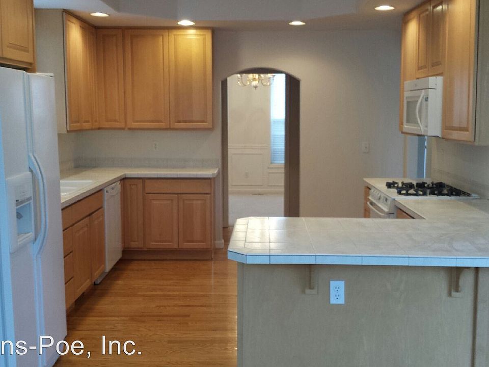 1st image of 3723 Broadmoor Dr NE