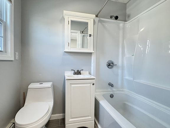 3rd image of 317 E Jersey St Floor 2